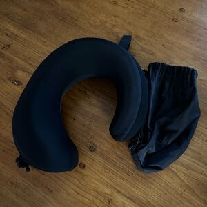 Cushion Lab Cloud Cradle Travel Neck Pillow